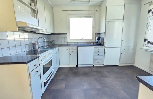 Skaerhamn Apartment | Functional Apartment on Two Levels in Skärhamn | SE09175