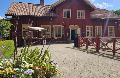 Skaerhamn Apartment | Functional Apartment on Two Levels in Skärhamn | SE09175