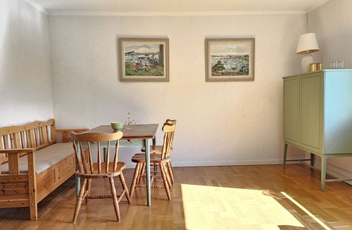 Skaerhamn Apartment | Functional Apartment on Two Levels in Skärhamn | SE09175