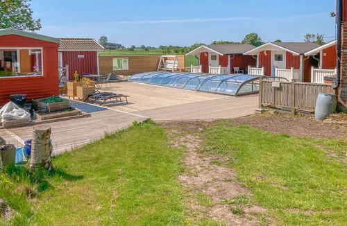 Morup House | Functionally furnished domicile, on a divided plot, with pool and barbecue.