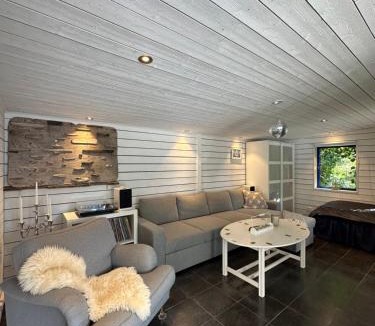 Hollviken Ski Chalet | Gästhus i Kämpinge nära stranden