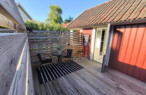 Falkenberg House | Gäststuga med altan i centrala Falkenberg