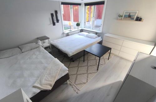 Falkenberg House | Gäststuga med altan i centrala Falkenberg