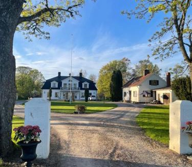 Vikingstad House | Gårdsflygel med egen trädgård