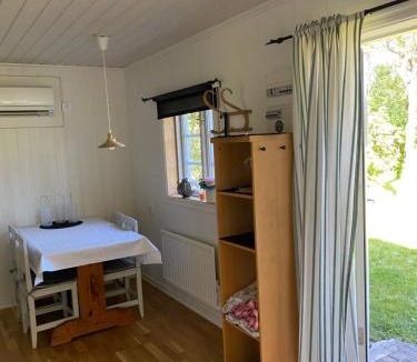 Klintehamn House | Gårdshus i lummig trädgård Klintehamn