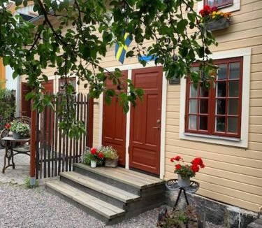 Soderkoping House | Gårdshuset