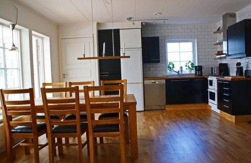 Sexdrega House | Gemütliches Holzhaus Udden mit eigenem Boot by Interhome