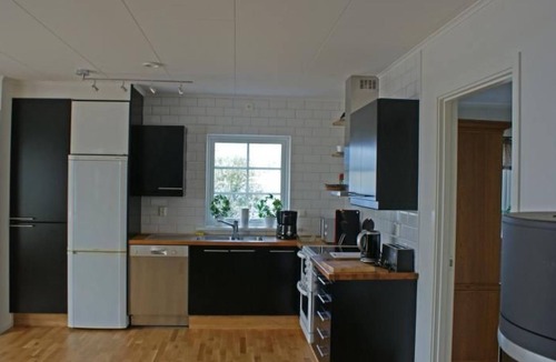 Sexdrega House | Gemütliches Holzhaus Udden mit eigenem Boot by Interhome