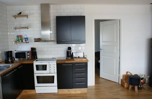 Sexdrega House | Gemütliches Holzhaus Udden mit eigenem Boot by Interhome