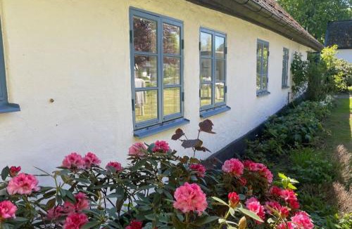 Loderup House | Generös skånegård i idylliska Örum