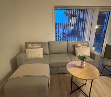 Klofta Apartment | GHAR-New 2 bedrooms apartment near airport and Oslo city-free parking