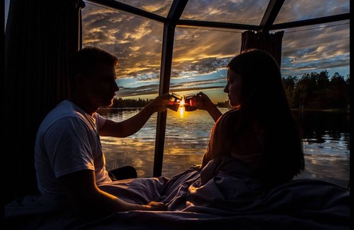 Jokkmokk Municipality Cabin | Glass Room lake view Luxury getaway for two - wild nature experience in Sweden