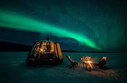 Jokkmokk Municipality Cabin | Glass Room lake view Luxury getaway for two - wild nature experience in Sweden