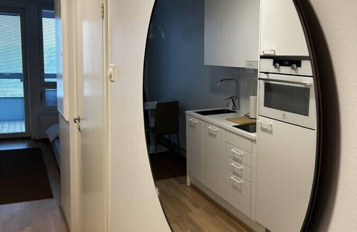 Etelainen District Apartment | Goldfinger merinäköalalla yksiö