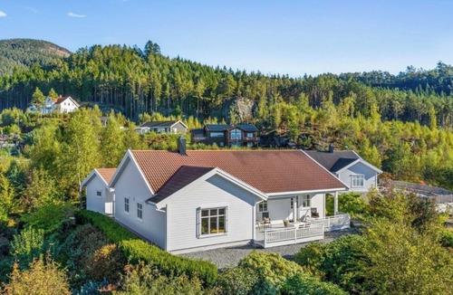 Jelsa House | Gorgeous 3-bedroom house in Rogaland perfect for outdoor life or relaxing stays