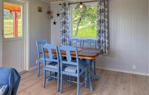 Midsund Municipality House | Gorgeous Home In Fiksdal With Wifi