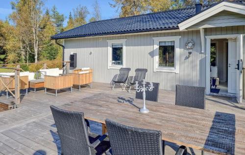 Asenhoga House | Gorgeous Home In Åsenhöga With Lake View