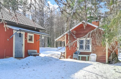 Enviken House | Gorgeous home in Enviken with kitchen