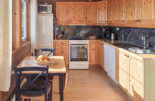 Fister House | Gorgeous home in Fister with WiFi