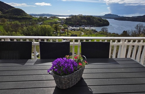 Fister House | Gorgeous home in Fister with WiFi