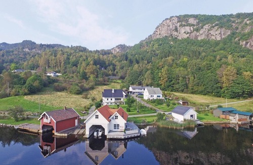 Flekkefjord House | Gorgeous home in Flekkefjord with house sea view