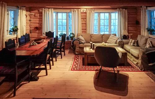 Sor-Fron House | Gorgeous Home In Gålå With House A Mountain View