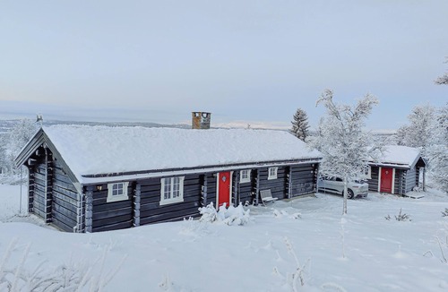 Sor-Fron House | Gorgeous home in Gålå with house a mountain view