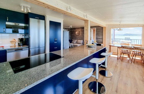Karna House | Gorgeous home in Glöskär with kitchen