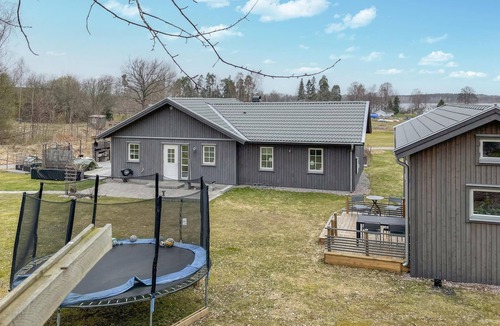 Orebro County House | Gorgeous home in Glanshammar with house sea view