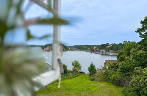 Hovag House | Gorgeous home in Høvåg with house sea view