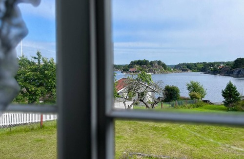 Hovag House | Gorgeous home in Høvåg with house sea view