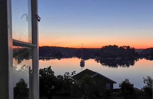Hovag House | Gorgeous home in Høvåg with house sea view