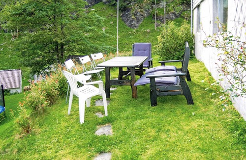Fusa House | Gorgeous home in Holmefjord with WiFi