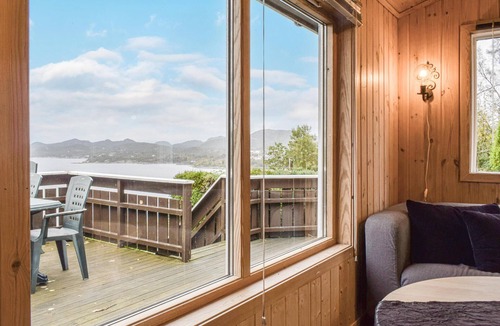 Stavanger House | Gorgeous home in Hommersåk with WiFi
