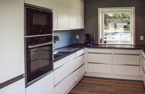 Askvoll House | Gorgeous home in Kvammen with house a panoramic view
