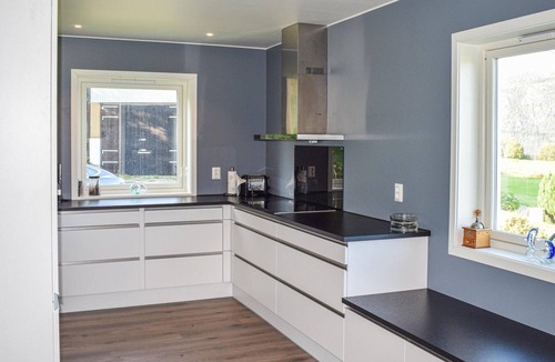 Askvoll House | Gorgeous home in Kvammen with house a panoramic view
