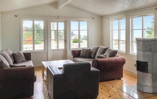 Kvenvær House | Gorgeous Home In Kvenvær With House Sea View