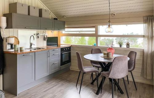 Hoyanger House | Gorgeous Home In Lavik With House Sea View