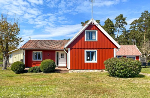 Hagaby House | Gorgeous home in Löttorp with WiFi