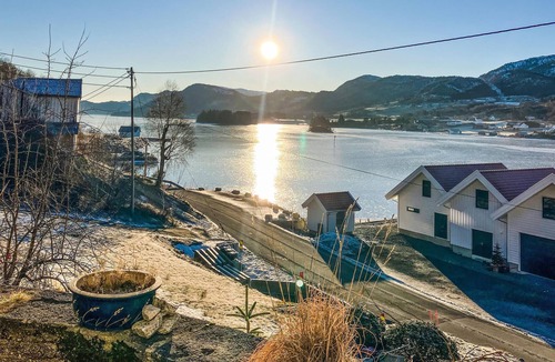 Vindafjord House | Gorgeous home in Nedre Vats with WiFi