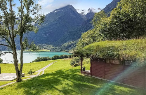 Olden House | Gorgeous home in Olden with house a mountain view