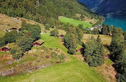 Olden House | Gorgeous home in Olden with house a mountain view