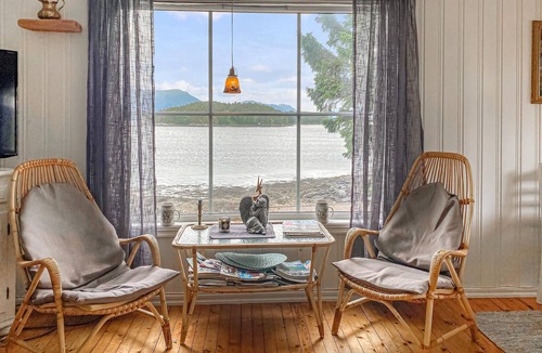 Torjulvagen House | Gorgeous home in øydegard with harbor view