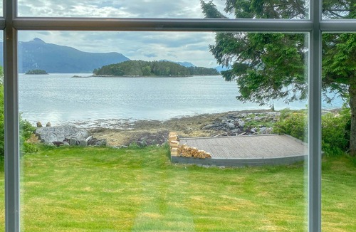 Torjulvagen House | Gorgeous home in øydegard with harbor view