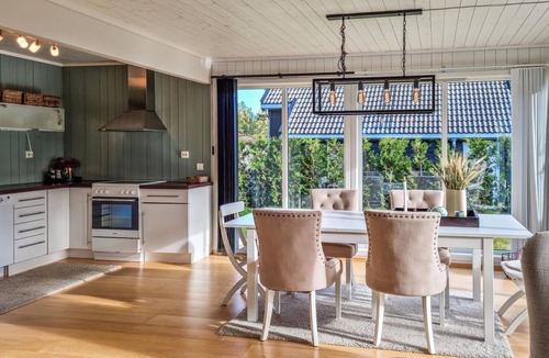 Risor House | Gorgeous home in Risør with WiFi