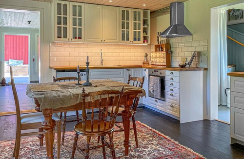 Seglora House | Gorgeous home in Seglora with WiFi