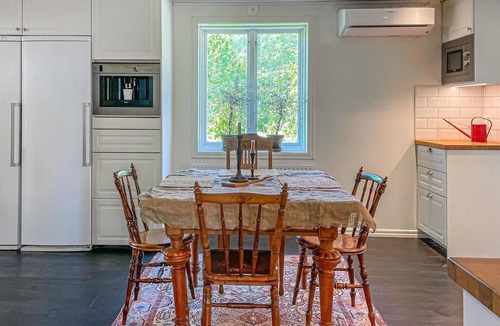 Seglora House | Gorgeous home in Seglora with WiFi