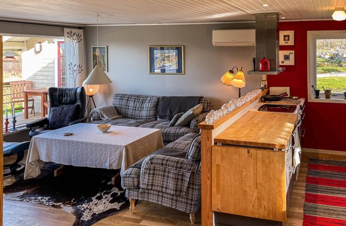 Karlskrona Municipality House | Gorgeous home in Senoren with kitchen