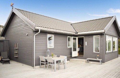 Sveio House | Gorgeous home in Sveio with house sea view