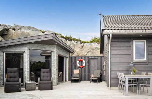 Sveio House | Gorgeous home in Sveio with house sea view